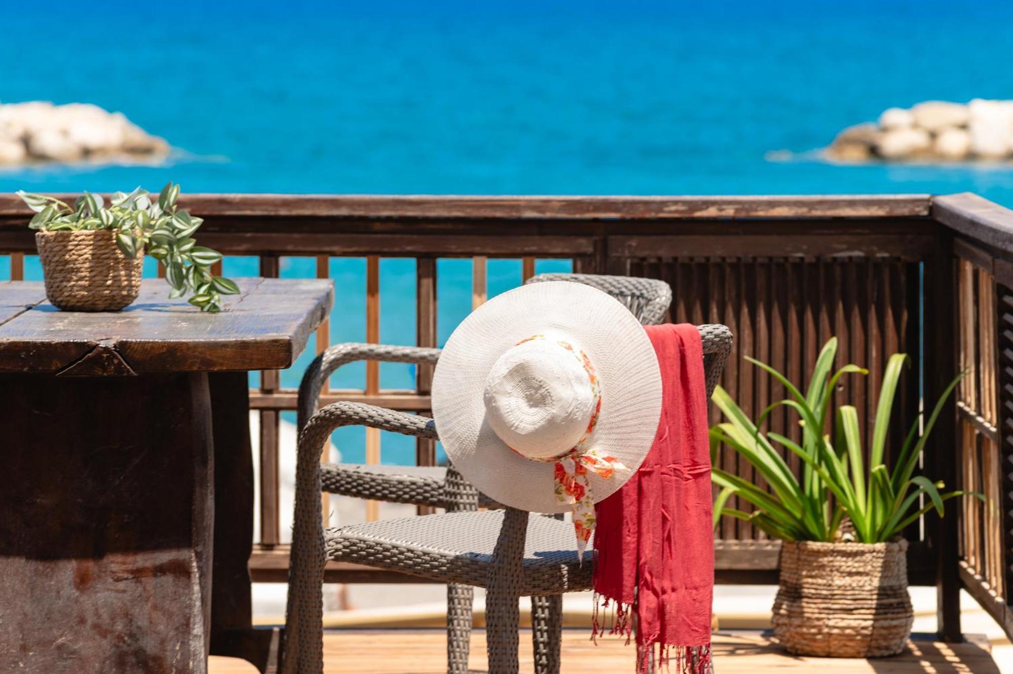 Ekati Seaside Living Апартаменты *