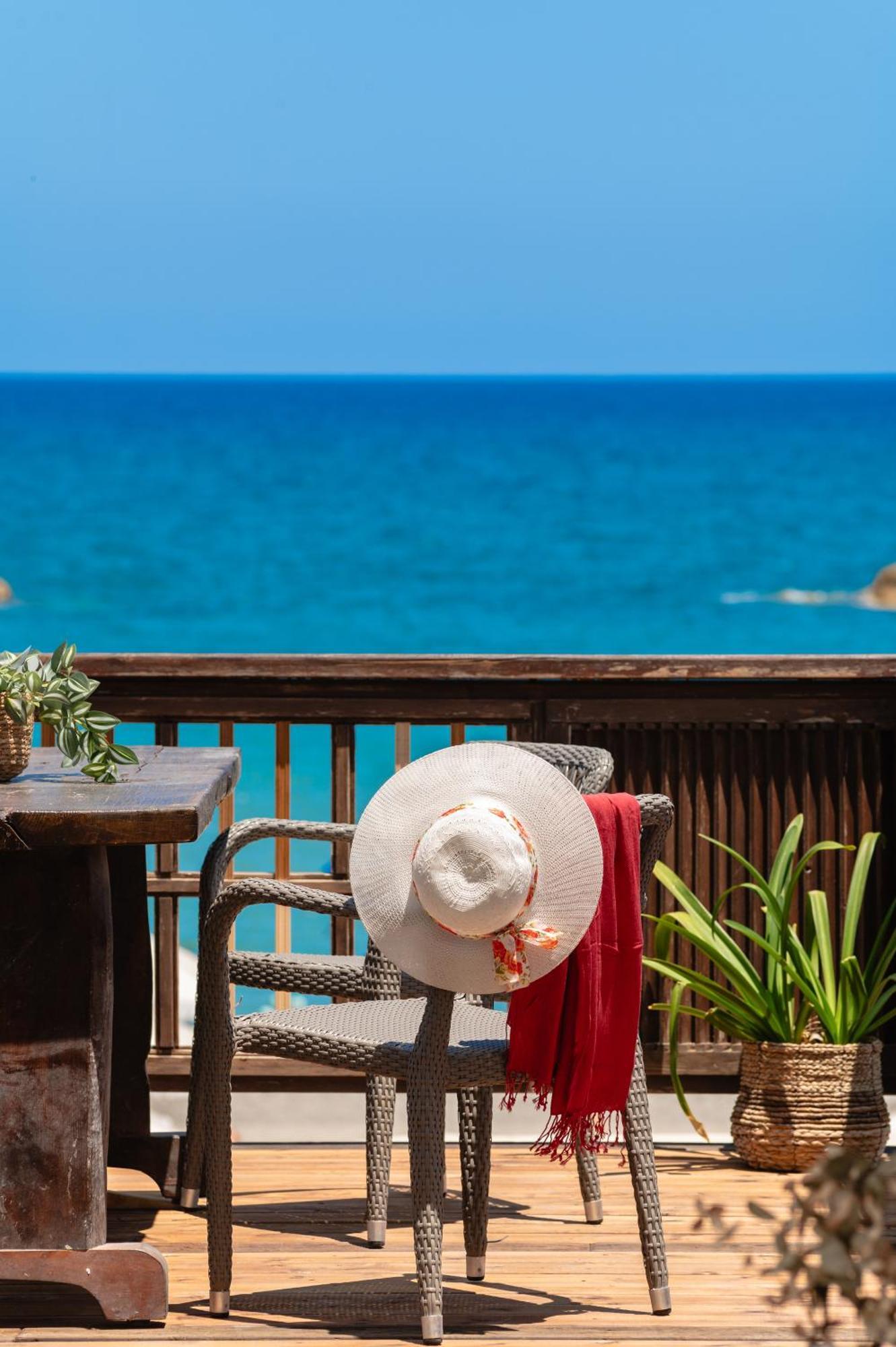 Ekati Seaside Living Апартаменты *