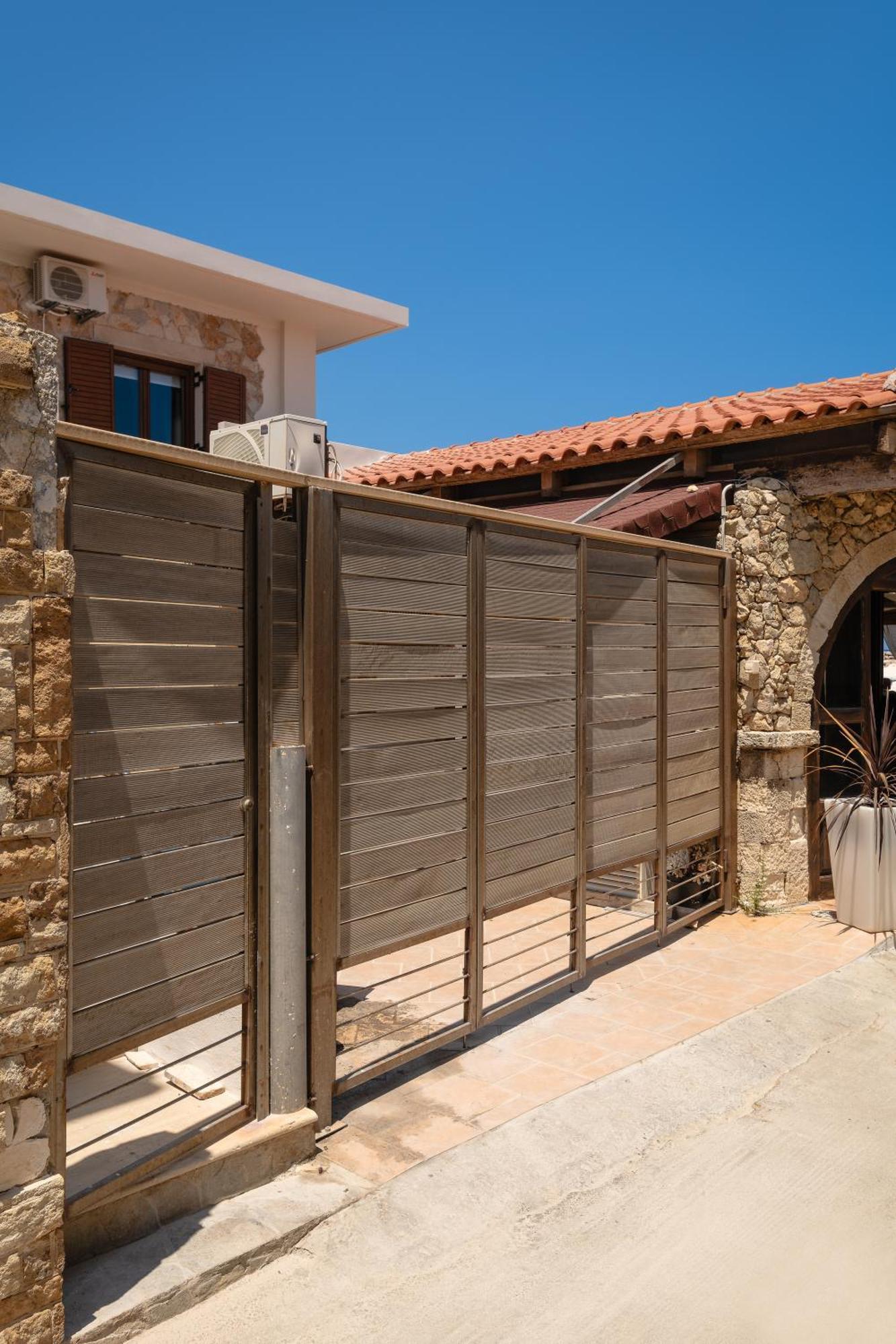 Апартаменты Ekati Seaside Living Колимварион